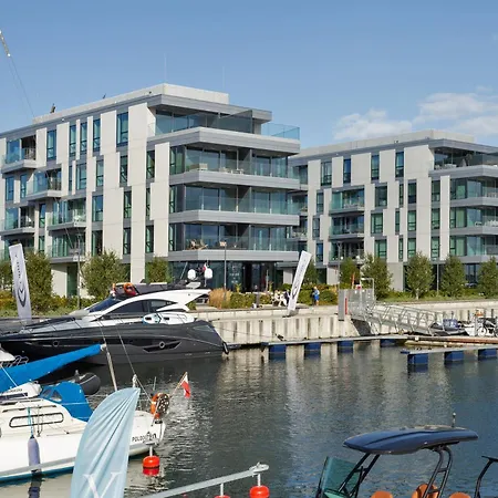 Yacht Park Marina * 格丁尼亚